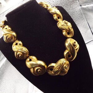 1980'S KARL LAGERFELD FOR FENDI MASSIVE REPOUSSE GOLD FRENCH KNOT NECKLACE W/COA